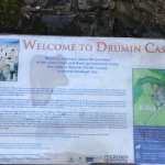 Описание замка Драмин на плашке внутри сада - Description in Walled Garden
